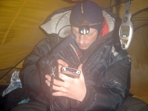  We´ve also got problems sleeping, we just seem to be tossing and turning all night. For different reasons. I suspect Johan is only influenced by my worries. He´s just 21 and he´s done more than one can expect from someone who´s out on his first Expedition. So, if he would be forced to give up, that wouldn´t harm his future. Or life.