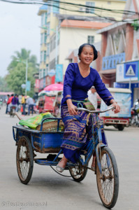 woman_bicycling_china