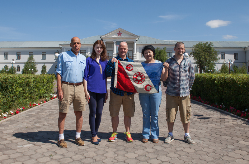 The team in front of the museum and former administrativ building of KARLAG. Photo copyright TMG